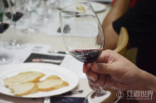 05-tasting-wine-180925.JPG